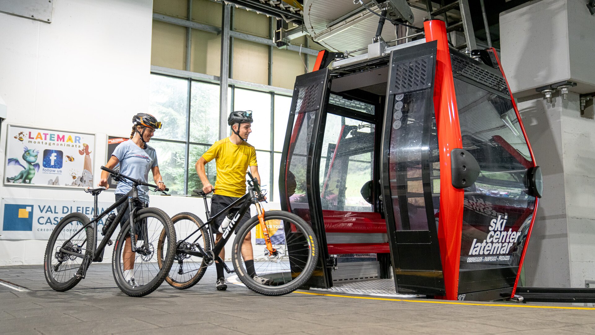 Bikers prendono la cabinovia in bicicletta a Predazzo | © APT Fiemme e Cembra - Mattia Rizzi