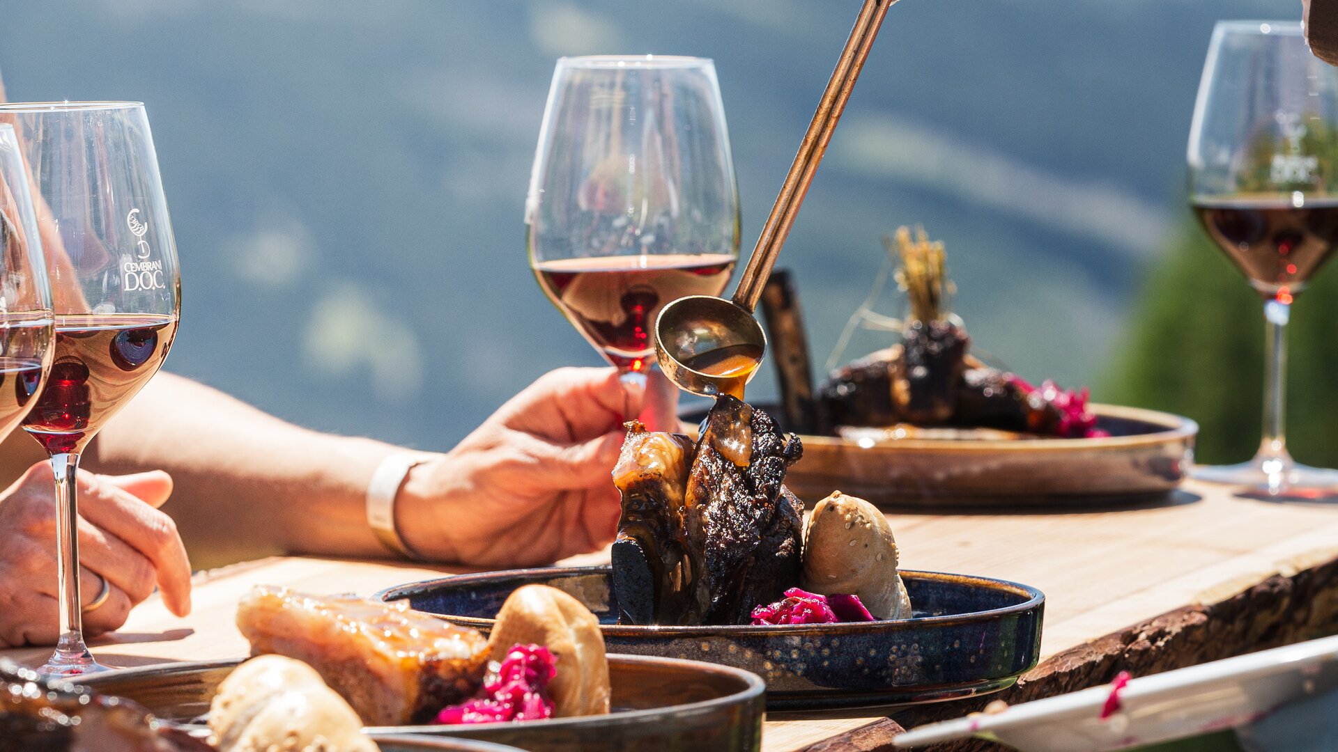 Stinco e vino rosso | © APT Fiemme e Cembra - Gaia Panozzo